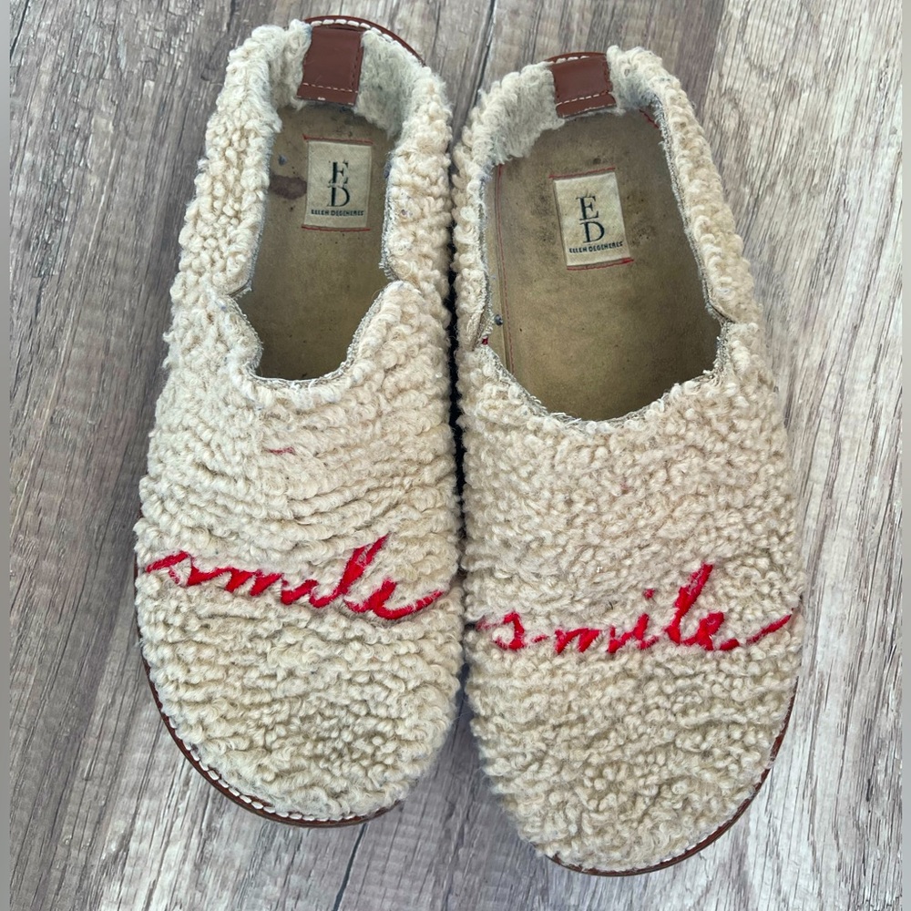 Sz 8 Ellen Degeneres Smile Slipper Slides